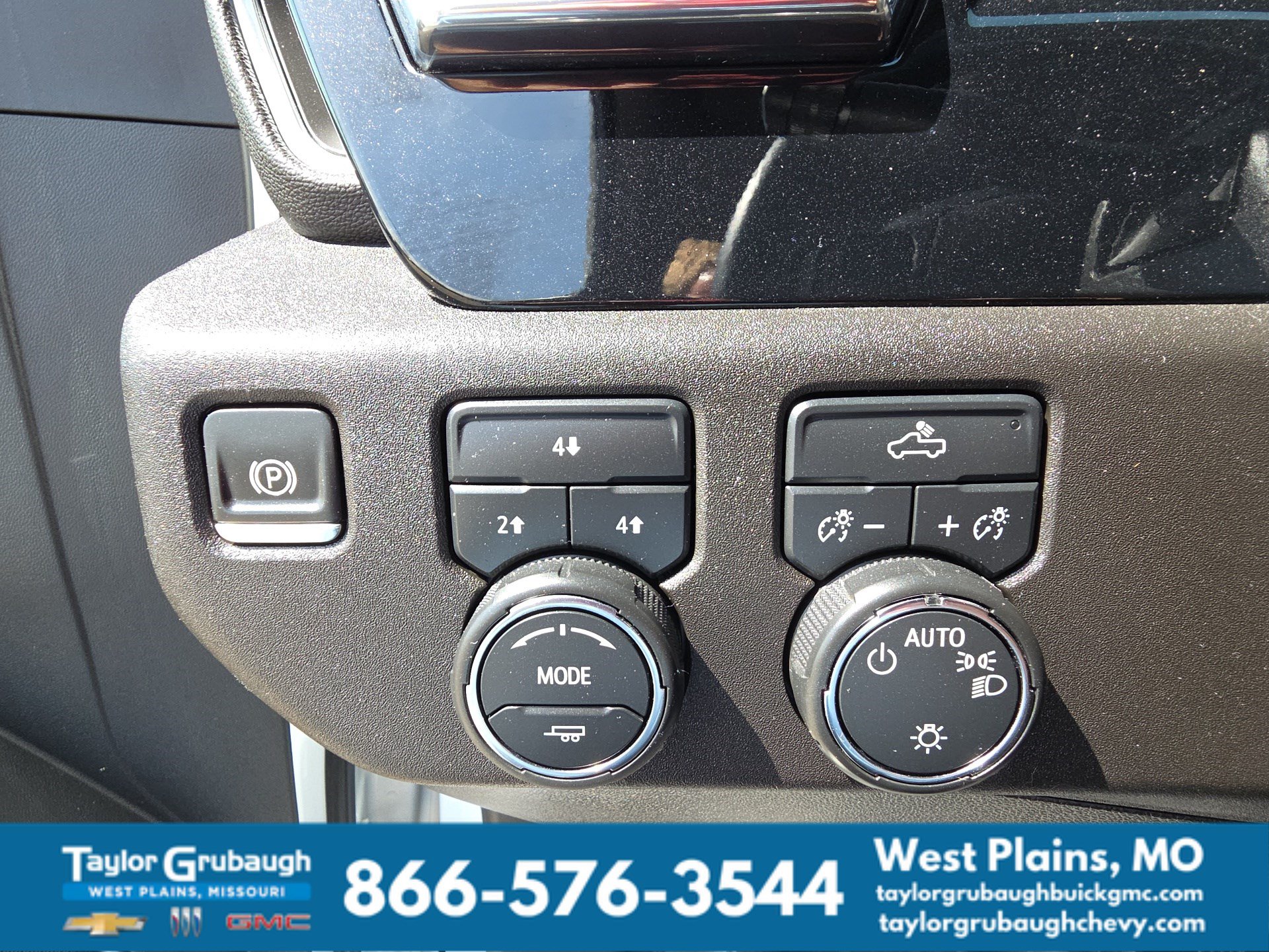 Used 2024 Chevrolet Silverado 3500 LT AWD/4WD image 21