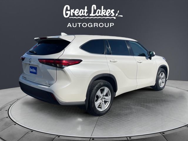 Used 2020 Toyota Highlander LE AWD/4WD image 5