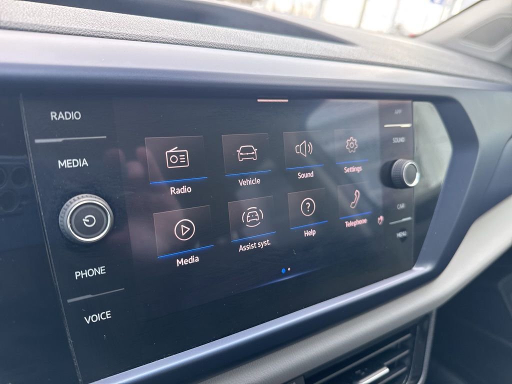 Certified 2022 Volkswagen Taos SE image 15