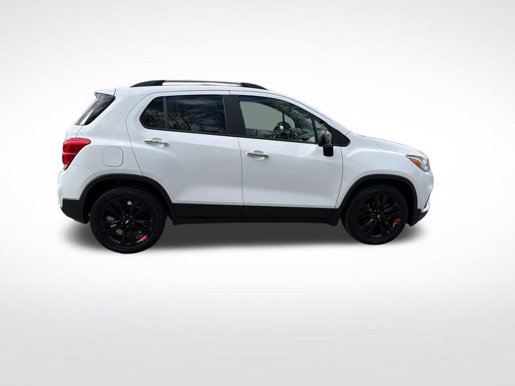 Used 2020 Chevrolet Trax LT w/ Sun & Sound Package FWD image 7