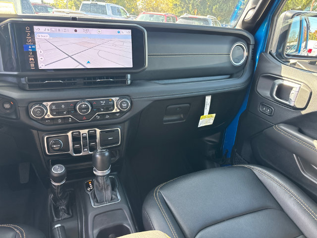 Used 2025 Jeep Wrangler Unlimited Sahara AWD/4WD image 13