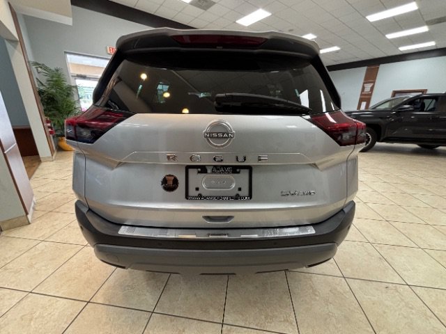 Used 2022 Nissan Rogue SV AWD/4WD image 6
