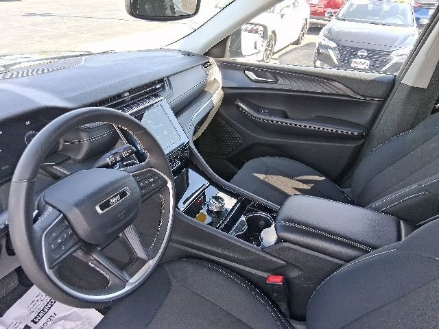 Used 2023 Jeep Grand Cherokee L Laredo AWD/4WD image 16