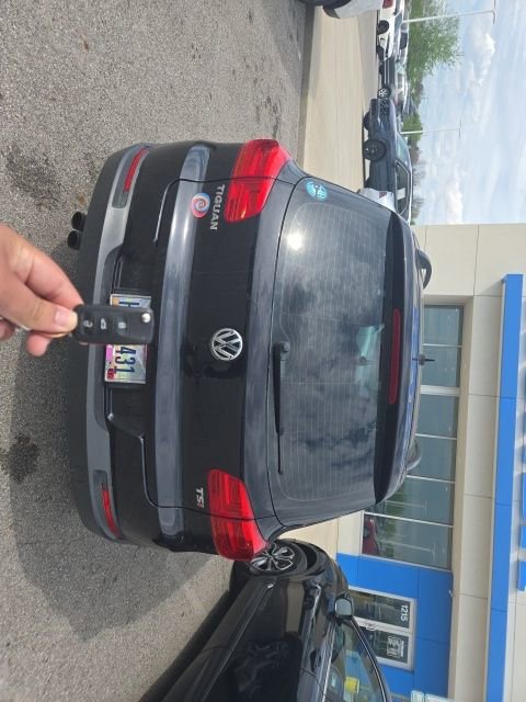 Used 2016 Volkswagen Tiguan S image 5