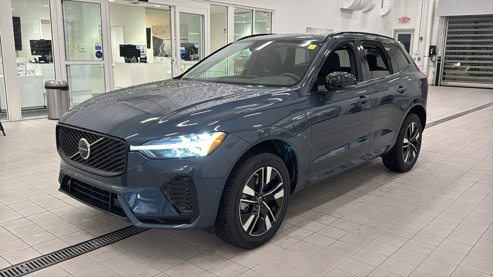 New 2027 Volvo XC60 T8 Plus AWD/4WD image 9