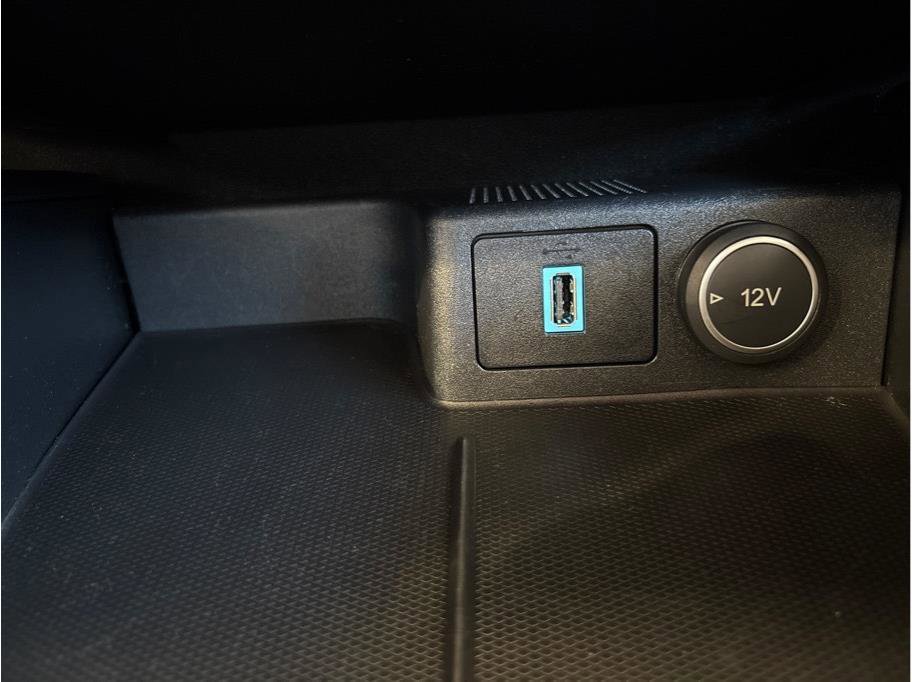 Used 2020 Ford Escape SE image 28