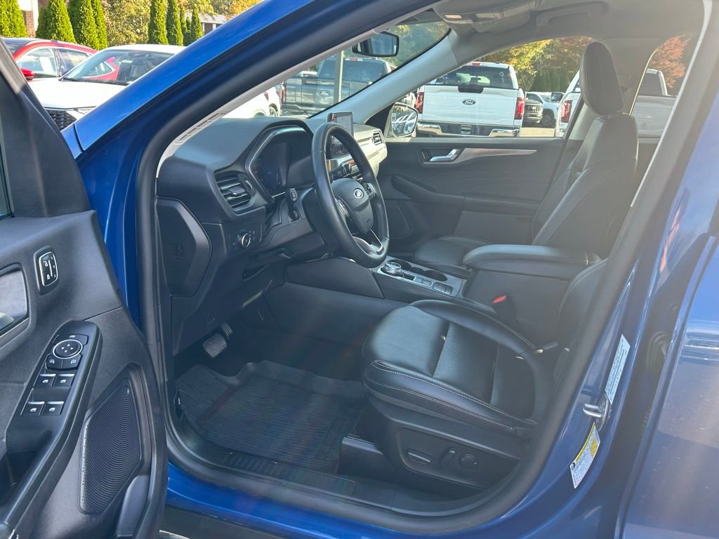 Certified 2022 Ford Escape Titanium w/ Class II Trailer Tow Package image 16