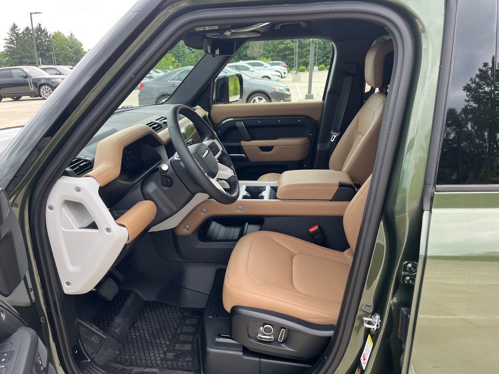 New 2026 Land Rover Defender 130 X-Dynamic SE AWD/4WD image 9