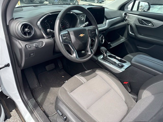 Used 2025 Chevrolet Blazer LT FWD image 11