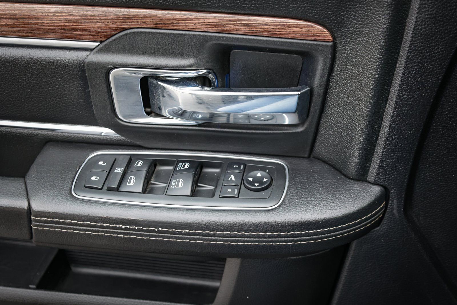 Used 2018 RAM 3500 Laramie w/ Protection Group image 21