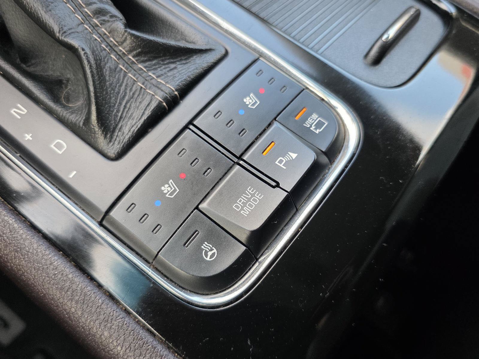 Used 2016 Kia Sedona SX Limited w/ Option Group 030 FWD image 18