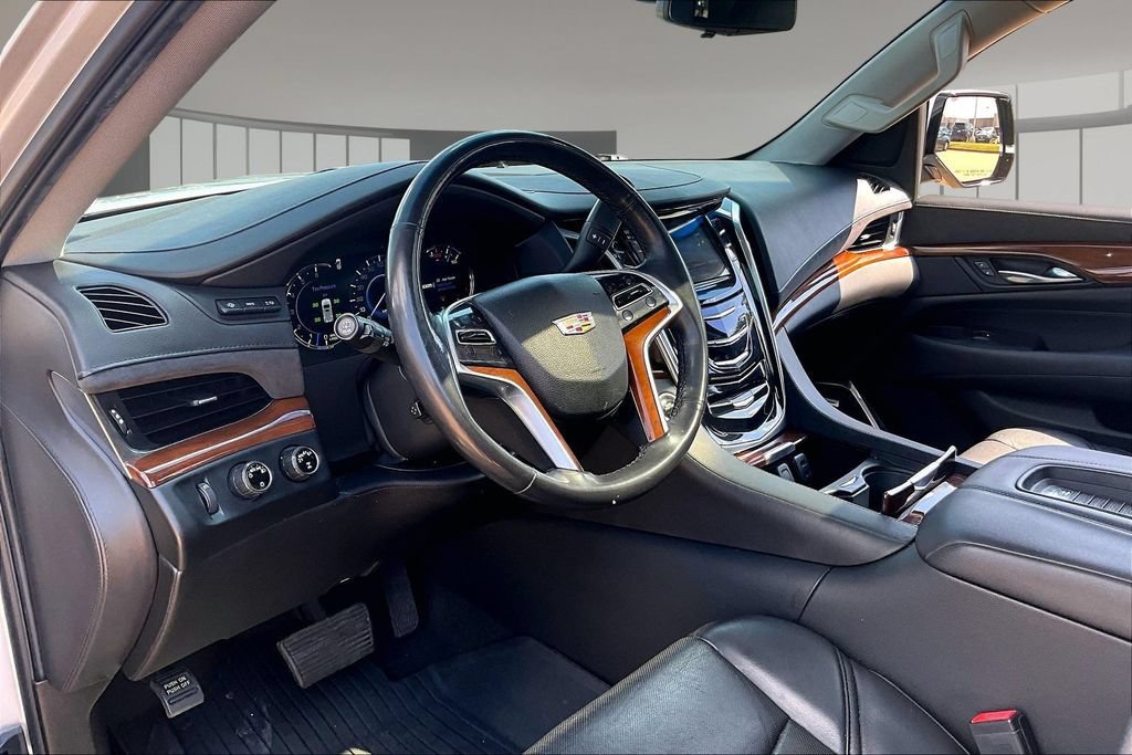 Used 2019 Cadillac Escalade Luxury AWD/4WD image 13