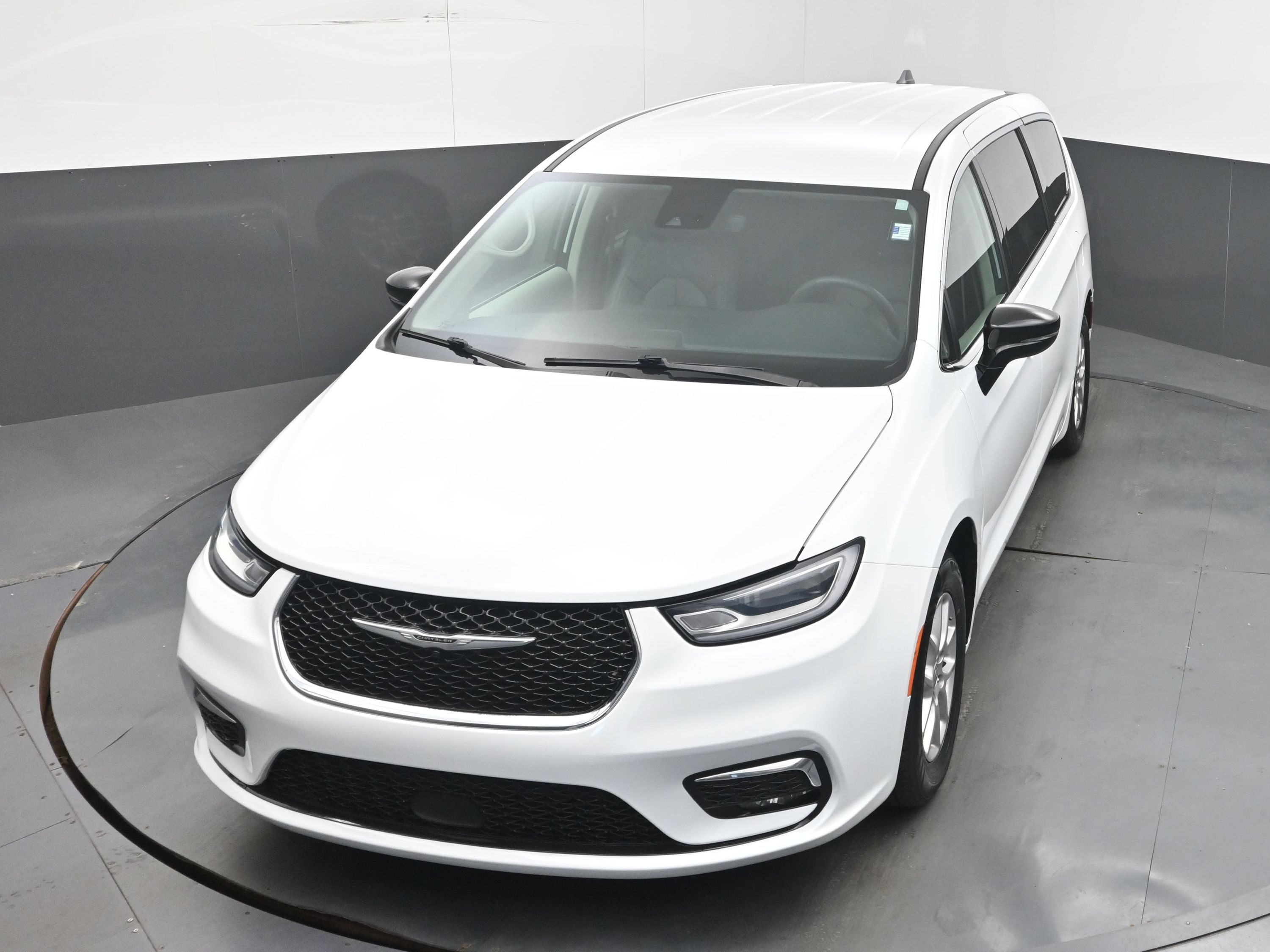 Used 2024 Chrysler Pacifica Touring-L FWD image 28