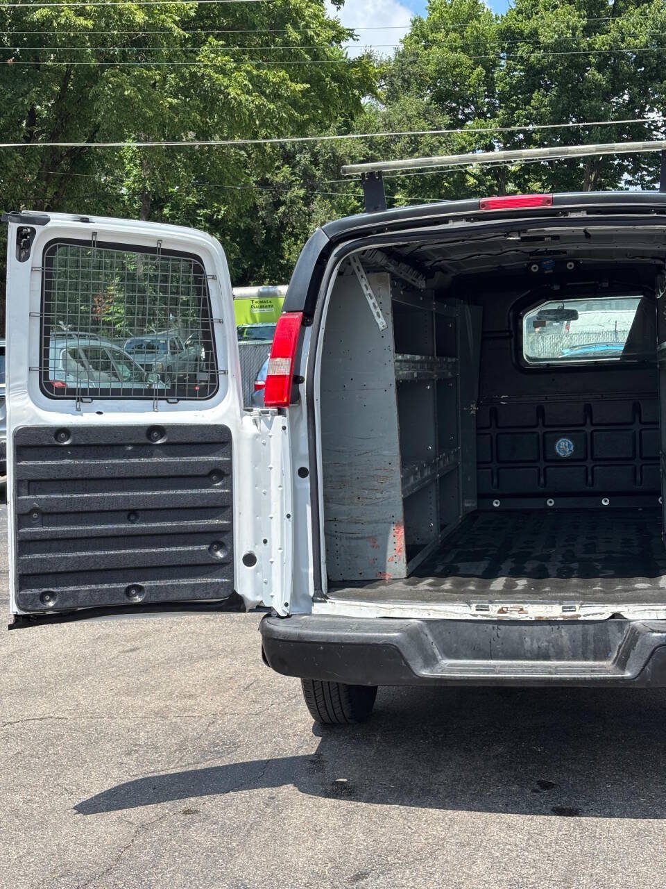 Used 2017 Chevrolet Express 2500 RWD image 11