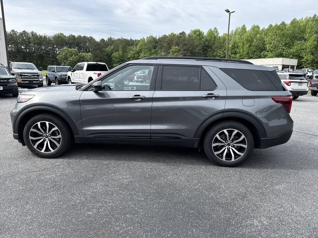 Used 2023 Ford Explorer ST-Line w/ Class IV Trailer Tow Package RWD image 4