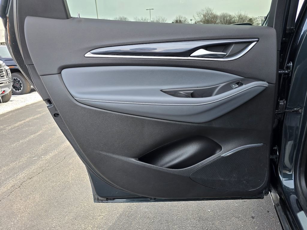 Used 2020 Buick Enclave Essence image 25