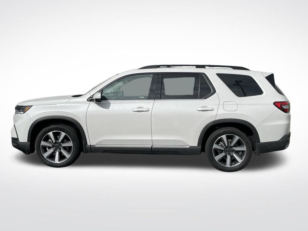 Certified 2025 Honda Pilot Touring image 2