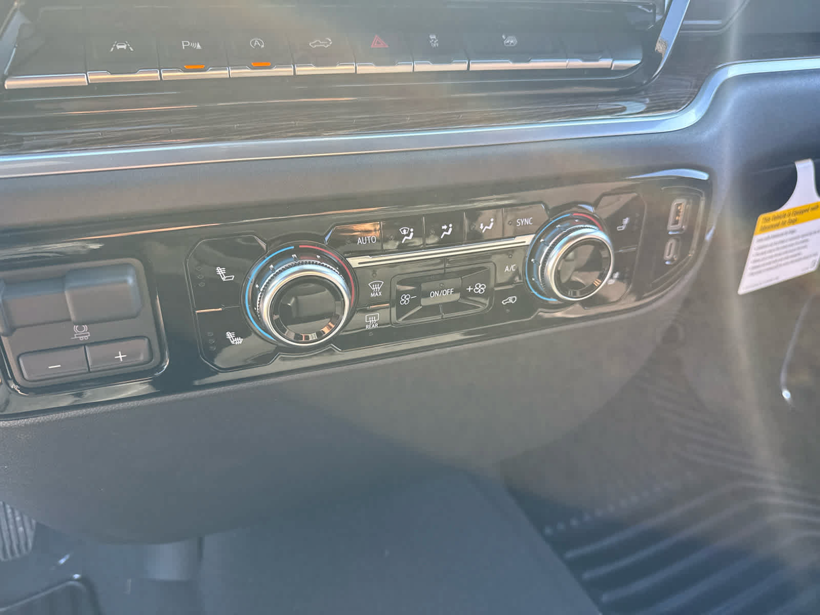 New 2026 GMC Sierra 1500 SLE w/ Preferred Package AWD/4WD image 23