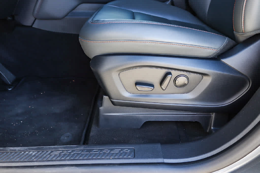 Used 2026 Ford Explorer Active w/ Active Comfort Package RWD image 19