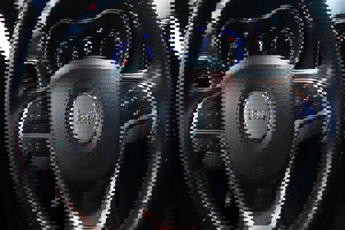 Used 2021 Jeep Grand Cherokee Limited image 22