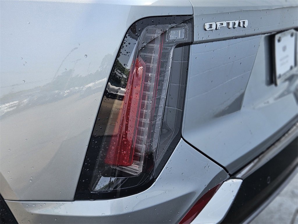 New 2025 Cadillac Optiq Luxury 2 image 9