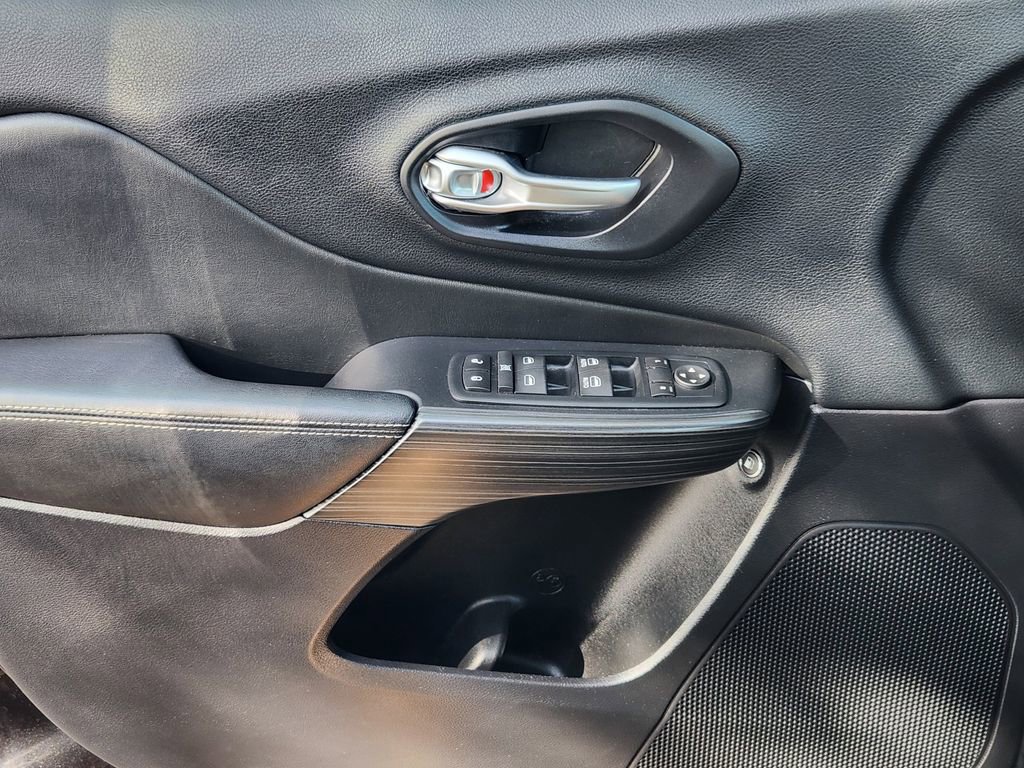 Used 2016 Jeep Cherokee High Altitude image 23