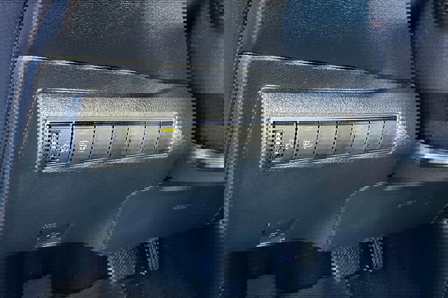 Used 2020 Toyota Corolla SE image 32