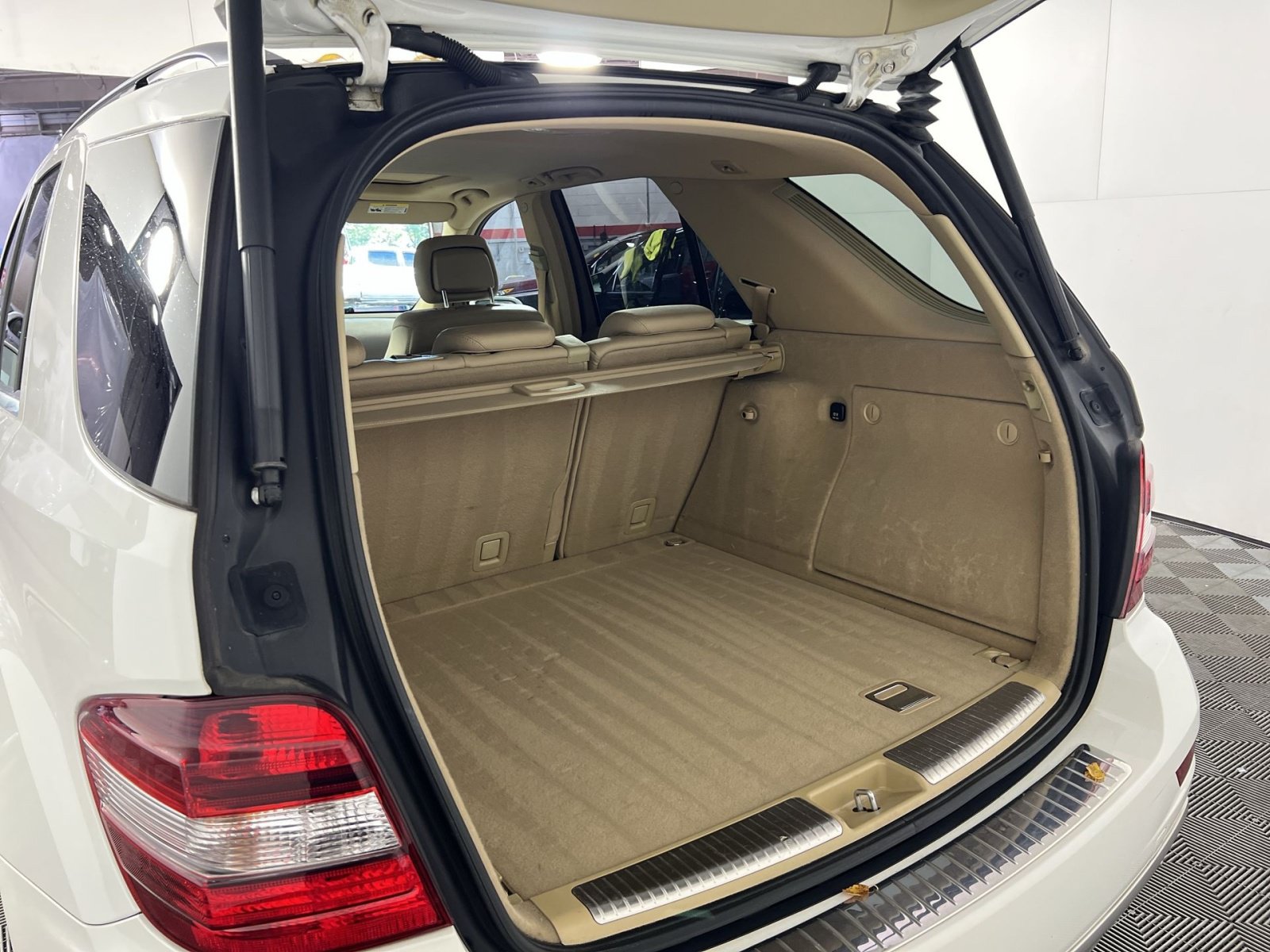 Used 2010 Mercedes-Benz ML 350 BlueTEC 4MATIC image 26
