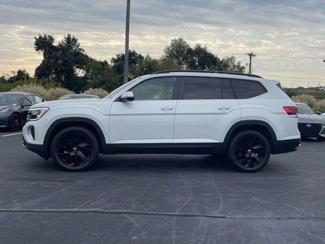 Certified 2026 Volkswagen Atlas SE w/ Black Wheel Package FWD image 4