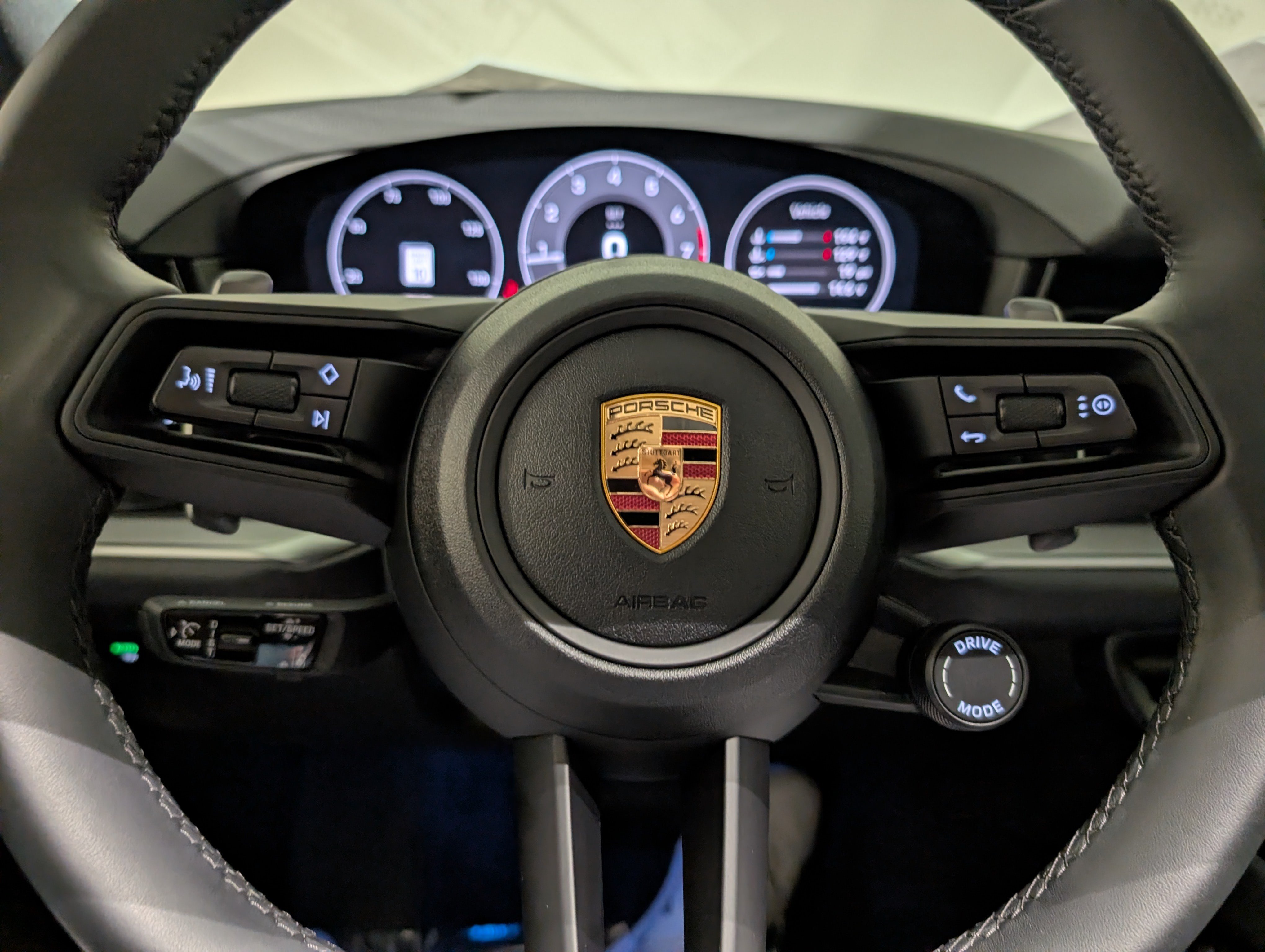 Certified 2025 Porsche Cayenne AWD/4WD image 28