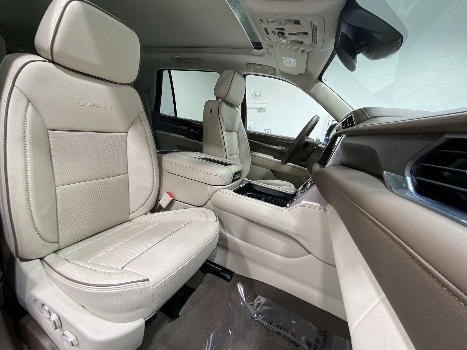 Used 2023 GMC Yukon Denali w/ LPO, Floor Liner Package image 26