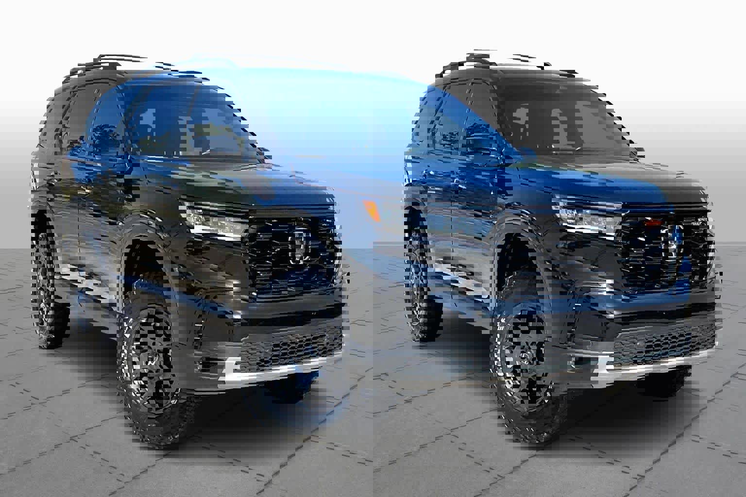 Used 2025 Honda Pilot TrailSport image 3