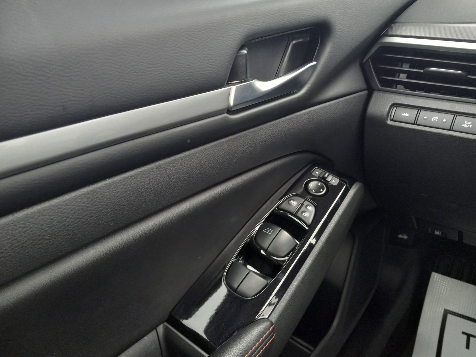 Used 2025 Nissan Altima 2.5 SR image 24