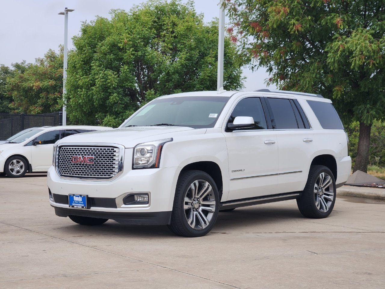 Used 2017 GMC Yukon Denali w/ Open Road Package AWD/4WD image 3