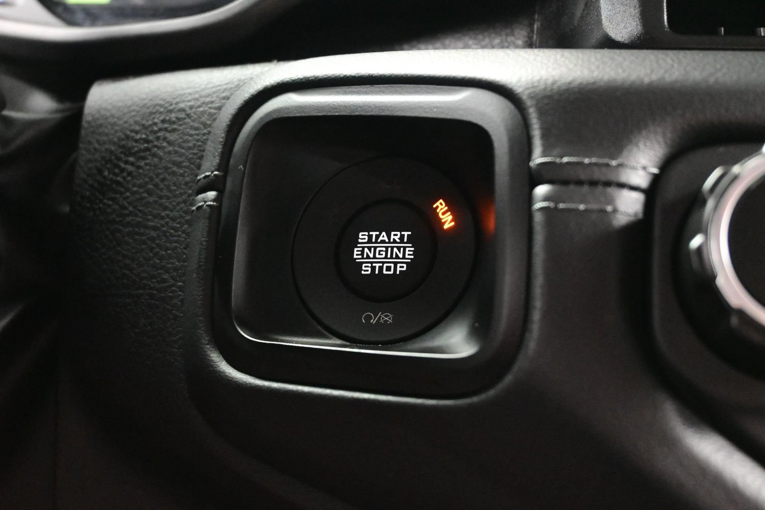 Used 2025 Jeep Wrangler Unlimited Sahara AWD/4WD image 23