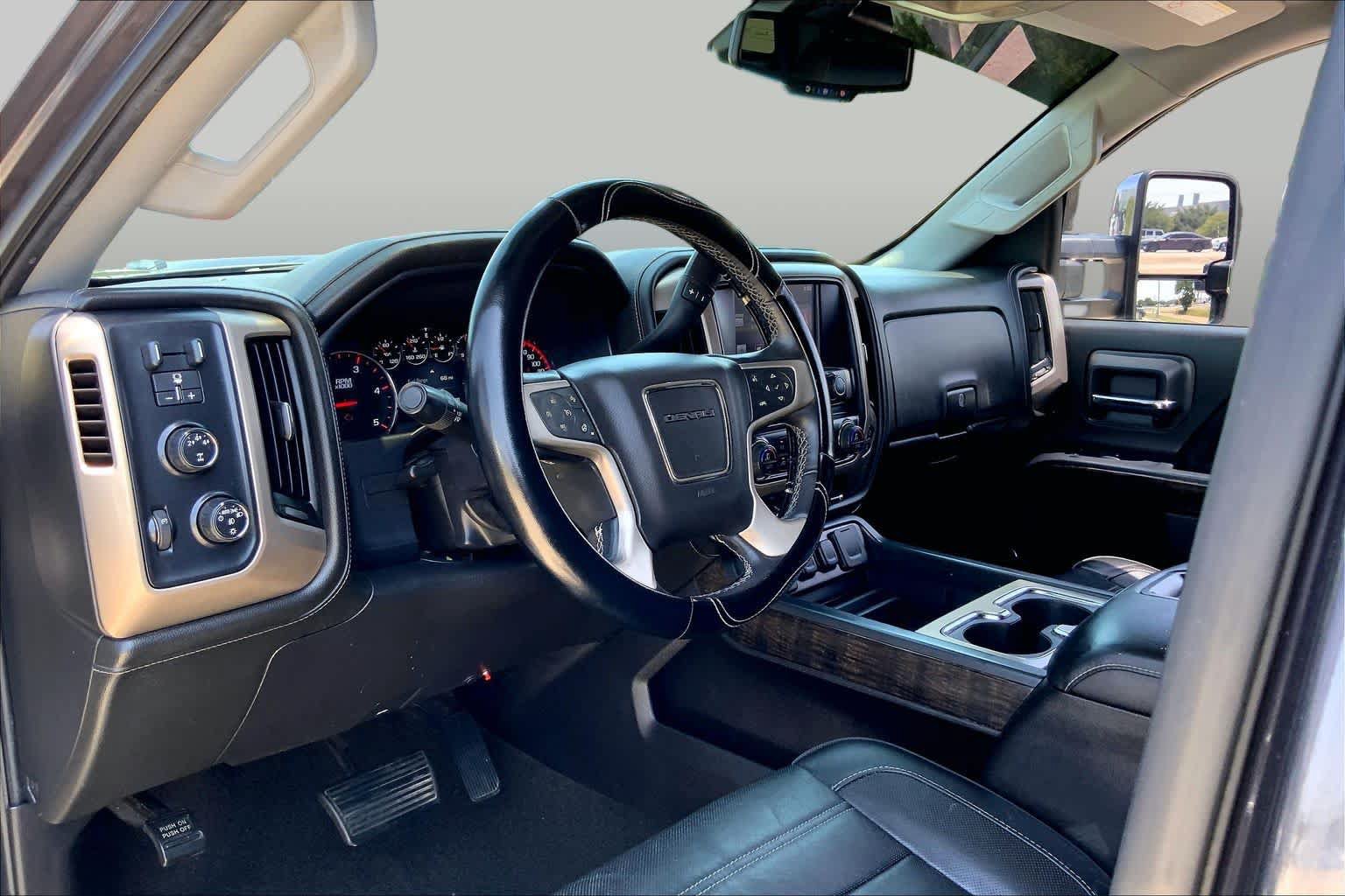 Used 2015 GMC Sierra 2500 Denali w/ Duramax Plus Package AWD/4WD image 18
