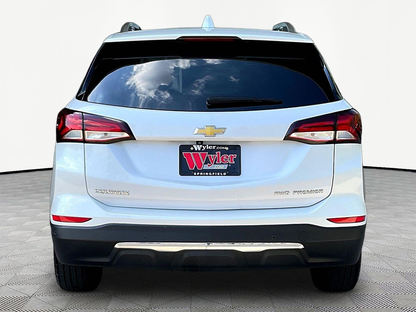 Used 2024 Chevrolet Equinox Premier AWD/4WD image 5