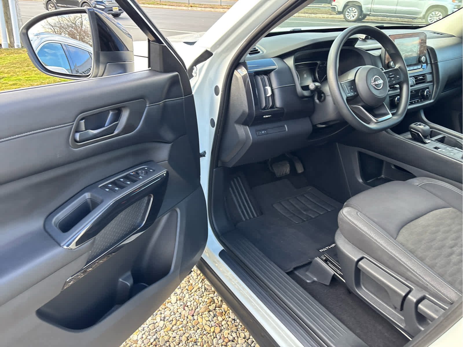 Used 2023 Nissan Pathfinder S AWD/4WD image 7