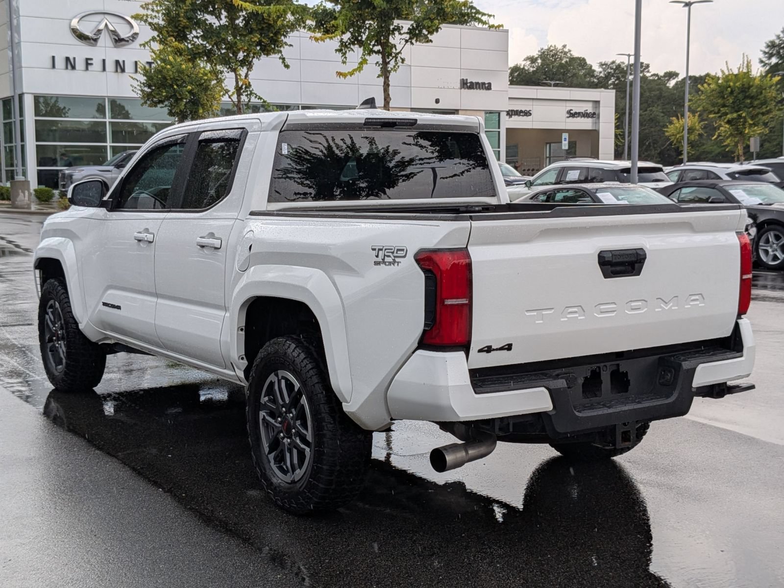 Used 2024 Toyota Tacoma TRD Sport AWD/4WD image 5