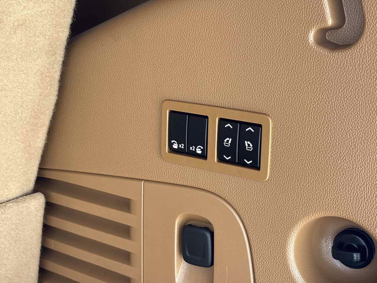 Used 2016 Cadillac Escalade Platinum AWD/4WD image 11