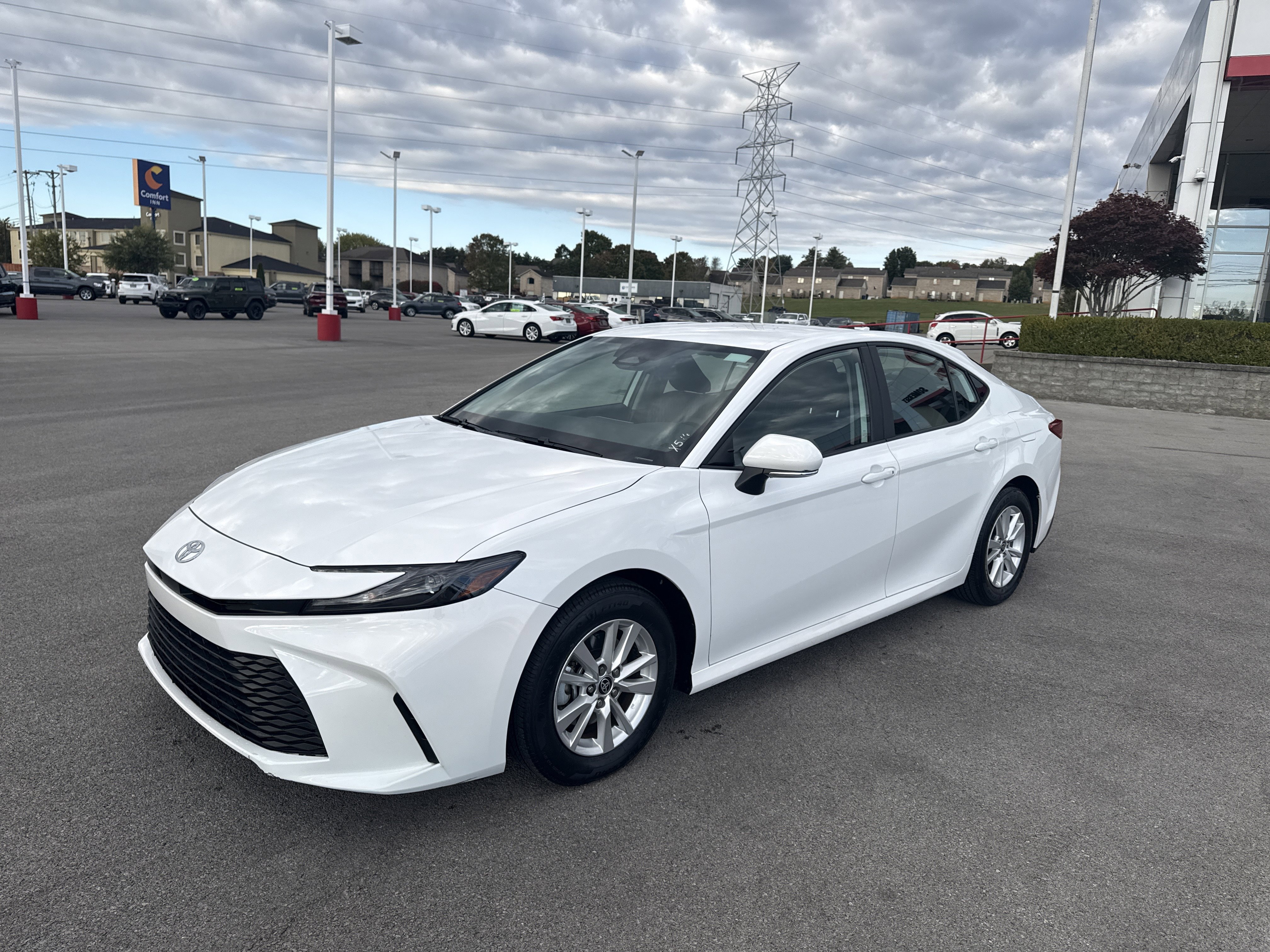 Used 2025 Toyota Camry LE image 7