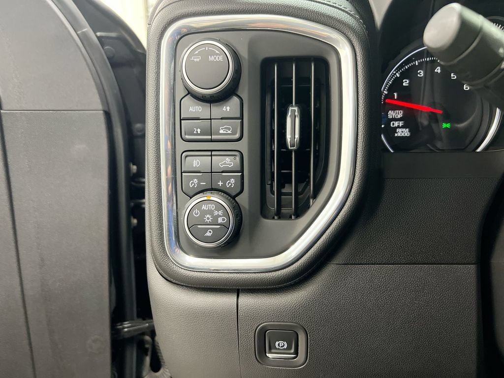 Used 2021 Chevrolet Silverado 1500 LTZ AWD/4WD image 18