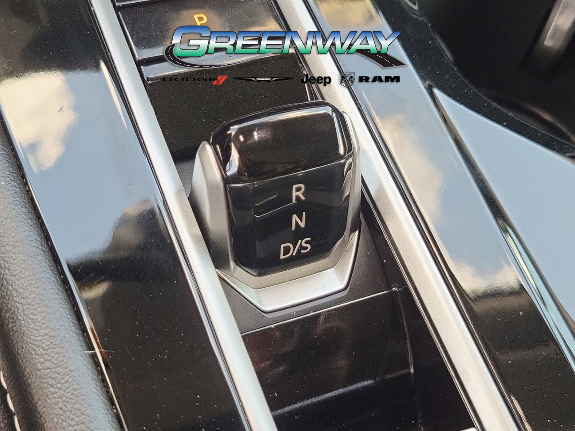 Used 2024 Volkswagen Atlas SEL Premium R-Line image 27