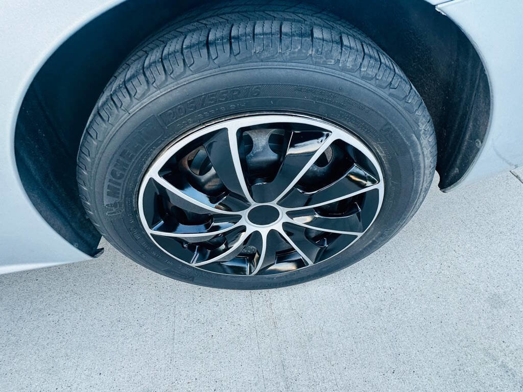 Used 2011 Volkswagen Jetta Base 4dr Sedan 6A image 29