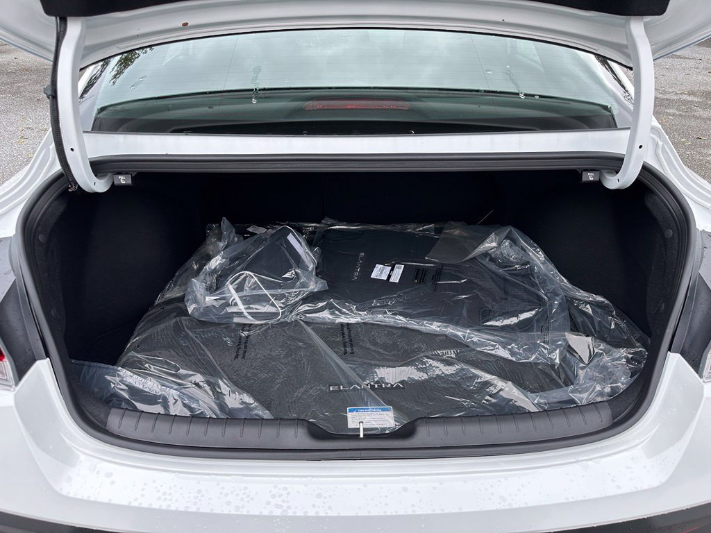 New 2026 Hyundai Elantra SEL Sport FWD image 23