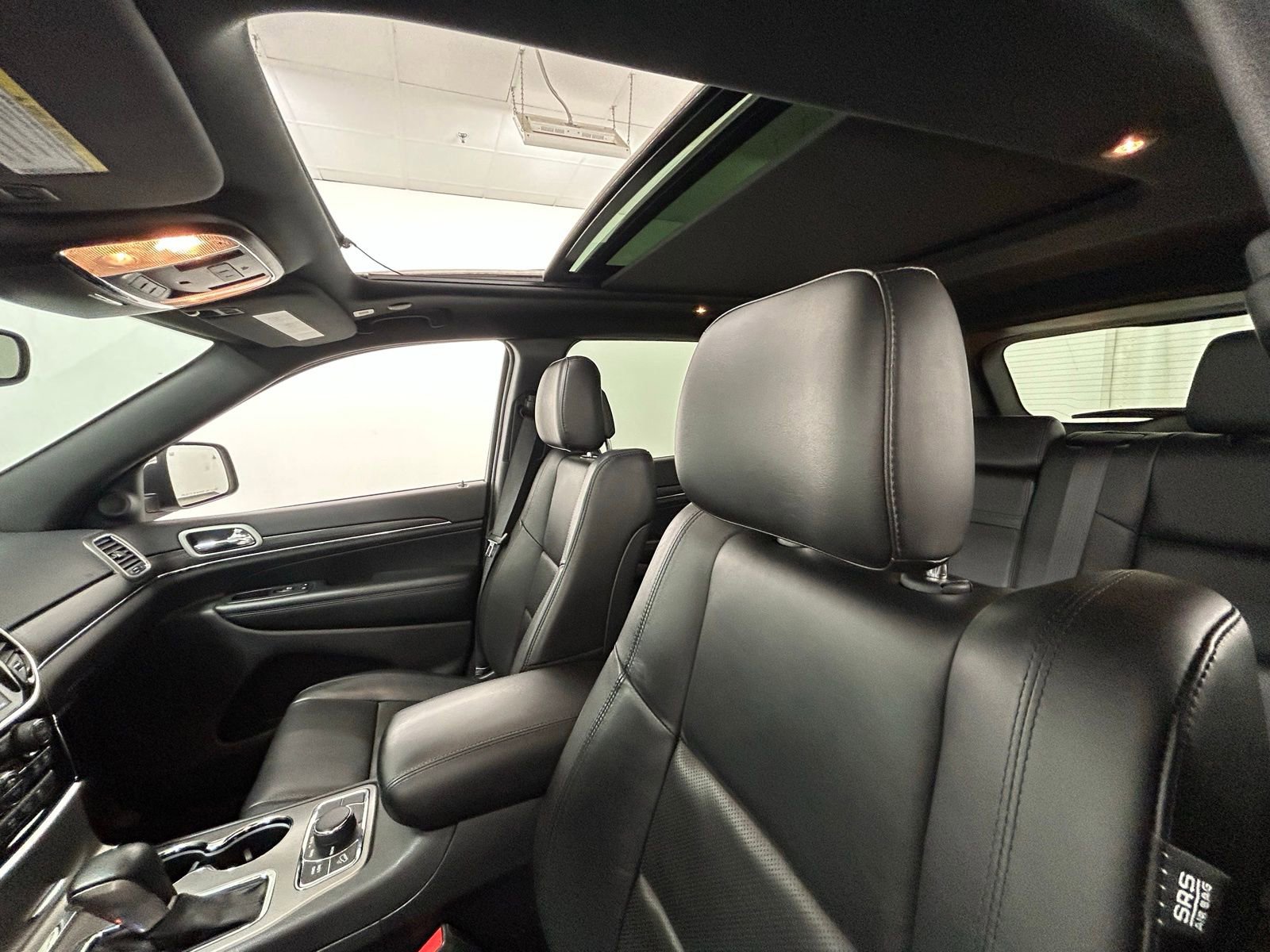 Used 2020 Jeep Grand Cherokee Limited w/ Luxury Group II image 30