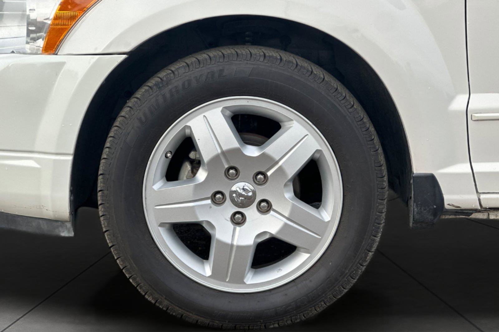 Used 2009 Dodge Caliber SXT image 27