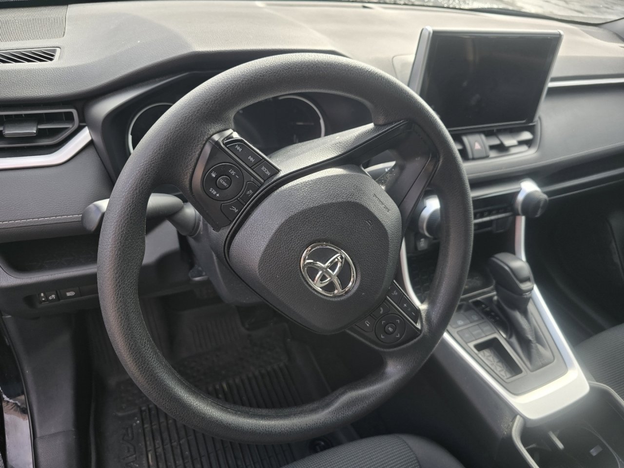 Used 2023 Toyota RAV4 LE image 15