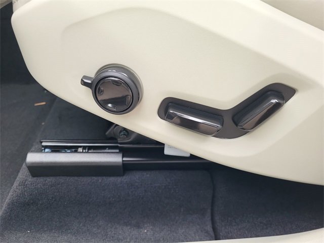 Used 2025 Volvo XC60 B5 Ultra w/ Protection Package Premier image 12