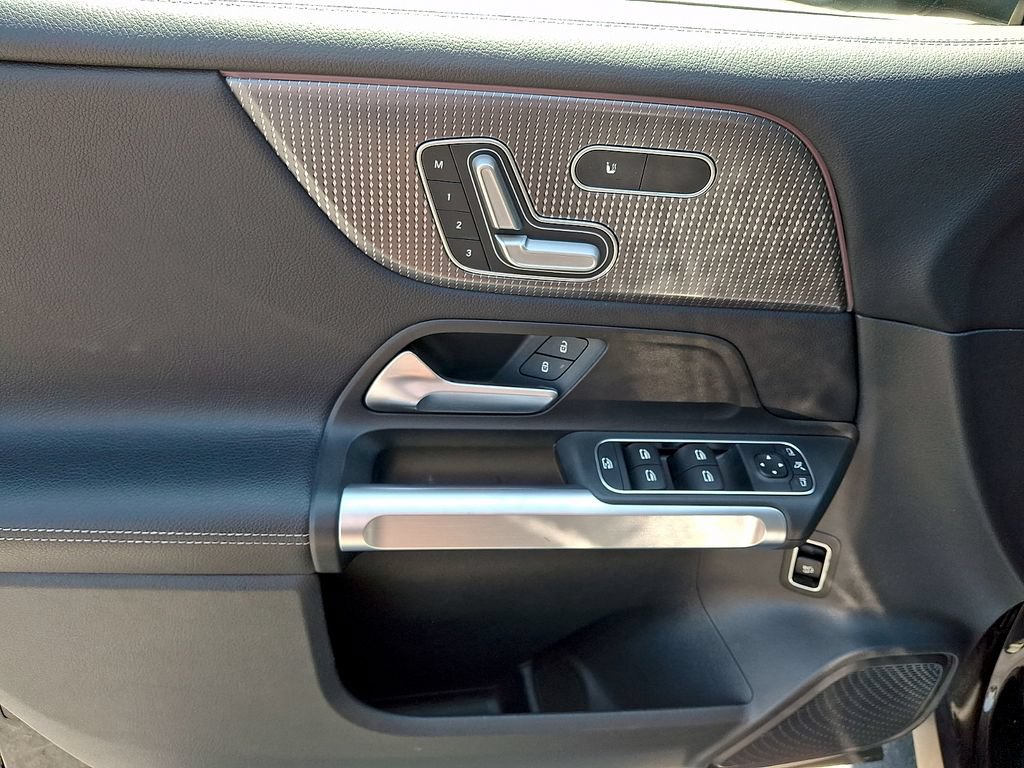 Used 2023 Mercedes-Benz GLB 250 4MATIC image 12